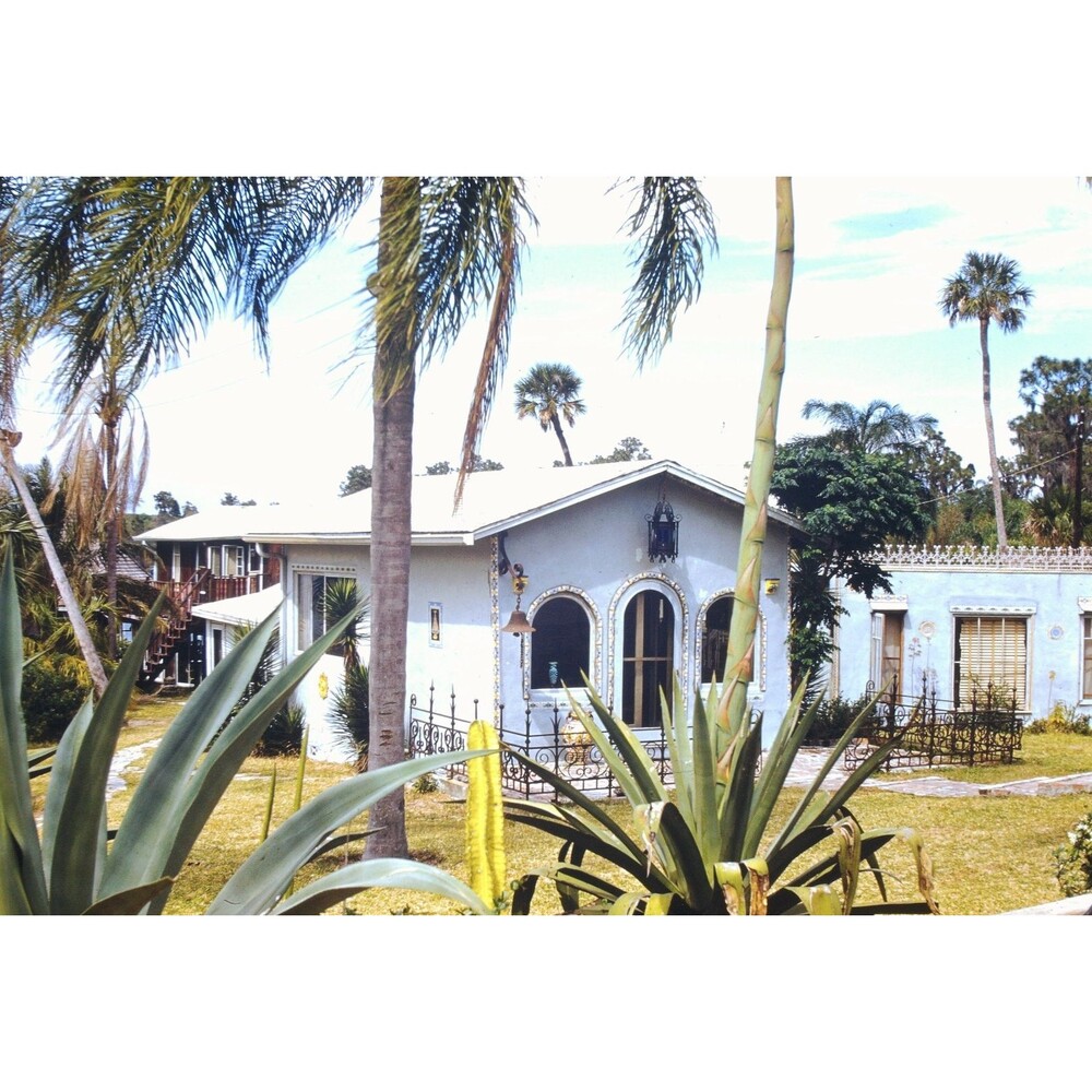 Kodak 35mm 1950s Red Border Kodachrome, A charming bungalow in Florida